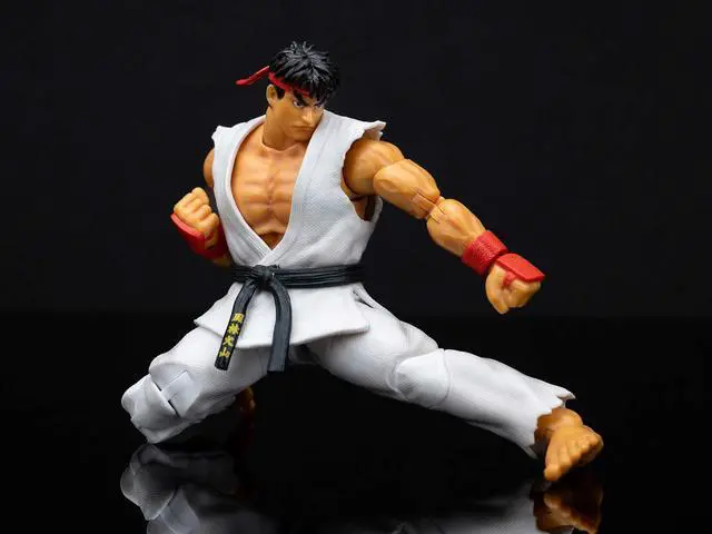 Alt view image 4 of 6 - Ryu 6" Moveable Figure w/Accessories and Alternate Head and Hands "Ultra Street Fighter II" (2017) Video Game model by Jada