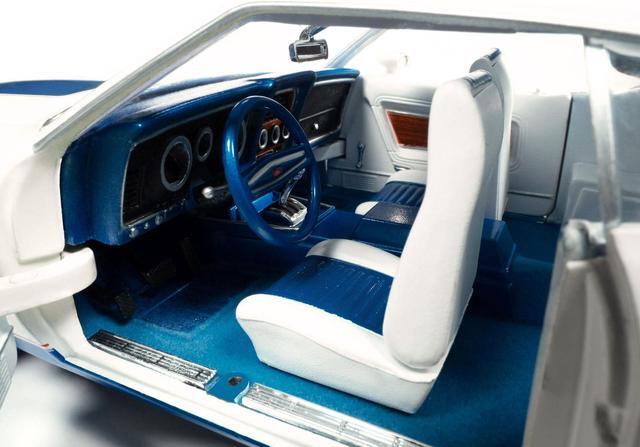 Alt view image 4 of 6 - 1972 Ford Mustang Sprint White with Blue Stripes "Class of 1972" "American Muscle" Series 1/18 Diecast Model Car by Auto World