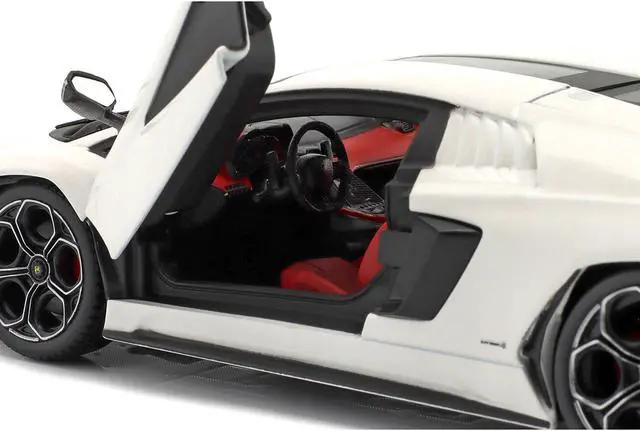 Alt view image 3 of 3 - Lamborghini Countach LPI 800-4 White 1/24 Diecast Model Car by Bburago
