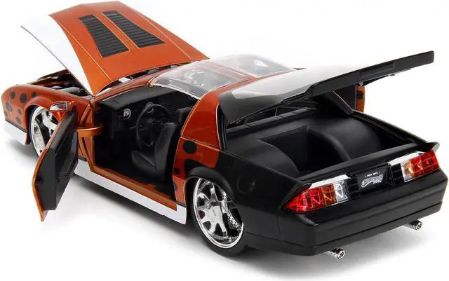 Alt view image 5 of 11 - 1985 Chevrolet Camaro Z/28 Orange Metallic w/Graphics & Chester Cheetah Diecast Figure "Cheetos" 1/24 Diecast Model Car by Jada