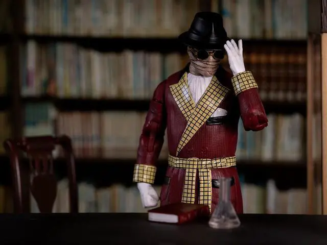 Alt view image 4 of 8 - The Invisible Man 6" Moveable Figure with Accessories and Alternate Head and Hands "Universal Monsters" Series by Jada