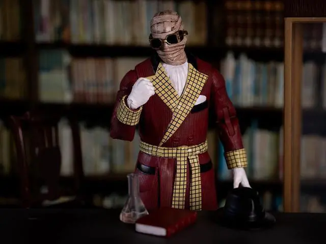 Alt view image 5 of 8 - The Invisible Man 6" Moveable Figure with Accessories and Alternate Head and Hands "Universal Monsters" Series by Jada