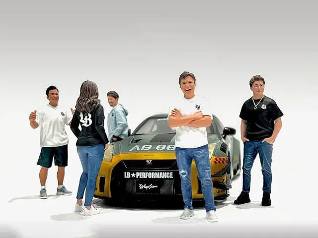 Alt view image 4 of 5 - "Team Liberty Walk" 5 piece Figure Set for 1/18 Scale Models by American Diorama