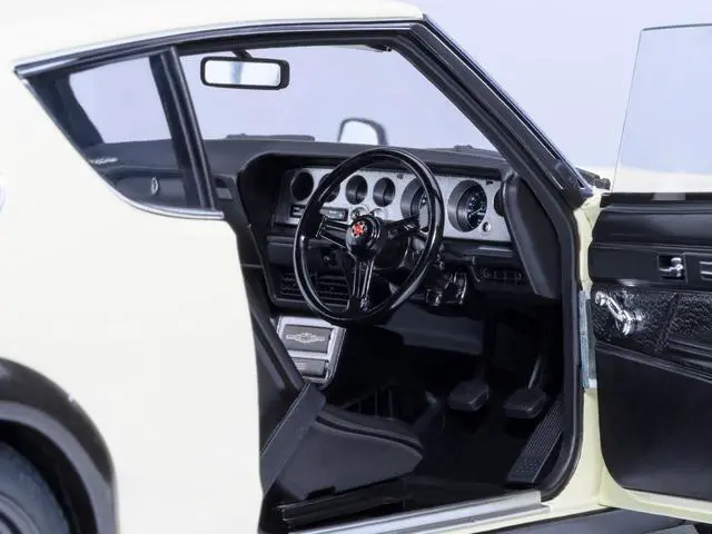 Alt view image 4 of 6 - Nissan Skyline 2000GT-R (KPGC110) Tuned Version RHD (Right Hand Drive) White 1/18 Model Car by Autoart