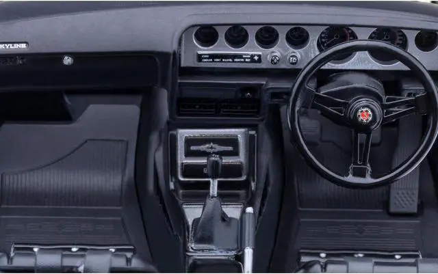 Alt view image 5 of 6 - Nissan Skyline 2000GT-R (KPGC110) Tuned Version RHD (Right Hand Drive) White 1/18 Model Car by Autoart