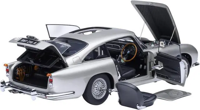 Aston Martin DB5 RHD (Right Hand Drive) Birch Silver 007