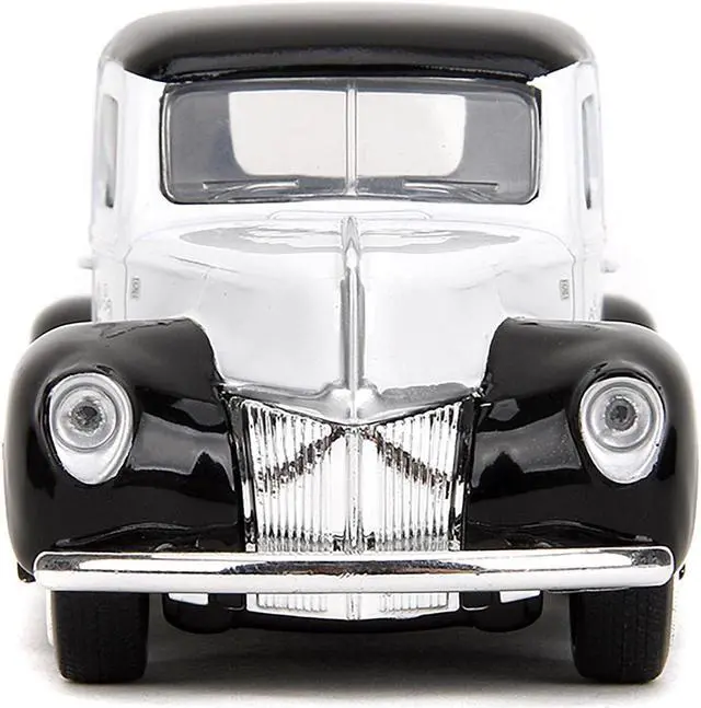 Alt view image 6 of 11 - 1941 Ford Pickup Truck "Mickey Mouse - Steamboat Willie" White and Black "Hollywood Rides" Series 1/32 Diecast Model Car by Jada