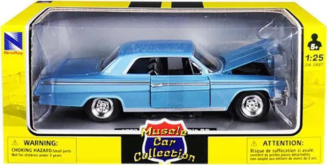 Alt view image 3 of 6 - 1962 Chevrolet Impala SS Blue 1/25 Diecast Model Car by New Ray