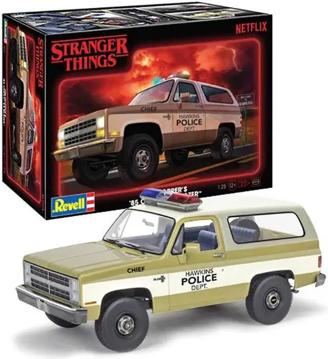 Alt view image 5 of 6 - Jim Hopper's 1985 Chevrolet K5 Blazer "Stranger Things" (2016-Current) TV Series (Level 4) 1/25 Plastic Model Kit by Revell