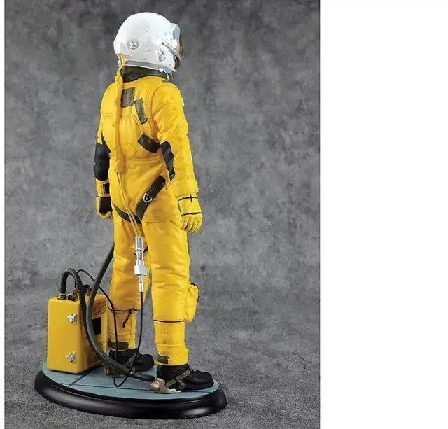 Alt view image 2 of 6 - U-2 "Dragon Lady" Pilot Polyresin Statue "Statue Series" 1/8 Model by Hobby Master