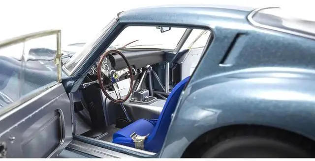 Alt view image 3 of 6 - Ferrari 250 GTO #24 Phil Hill - Olivier Gendebien 2nd Place "Sebring 12 Hours" (1962) 1/18 Diecast Model Car by Kyosho