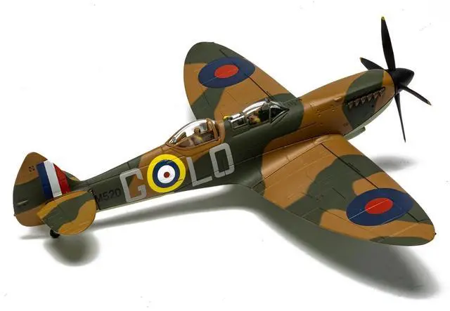 Alt view image 3 of 6 - Supermarine Spitfire T.9 Aircraft "SM520, Spitfires.com, Goodwood Aerodrome" British Royal Air Force 1/72 Diecast Model by Corg