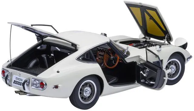 Alt view image 2 of 6 - 1967 Toyota 2000GT RHD (Right Hand Drive) White 1/18 Model Car by Autoart