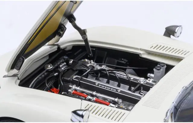 Alt view image 3 of 6 - 1967 Toyota 2000GT RHD (Right Hand Drive) White 1/18 Model Car by Autoart