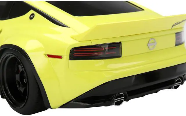 Alt view image 5 of 6 - Nissan Z (RZ34) "Pandem" Ikazuchi Yellow with Matt Black Hood 1/18 Model Car by Top Speed