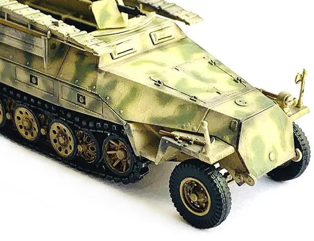 Alt view image 4 of 6 - German Sd.Kfz. 251/7 Ausf.D Pionierpanzerwagen Armored Vehicle "NEO Dragon Armor" Series 1/72 Plastic Model by Dragon Models