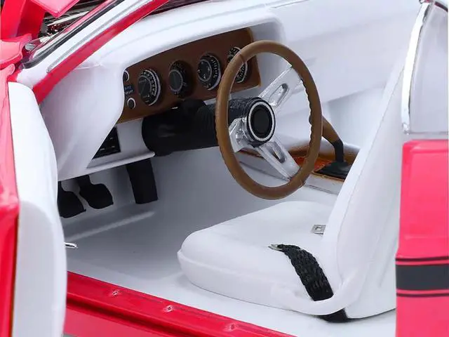 Alt view image 4 of 6 - 1970 Dodge Challenger R/T 440 Six Pack Panther Pink w/Black, White Top and White Interior 1/18 Diecast Model Car by Greenlight