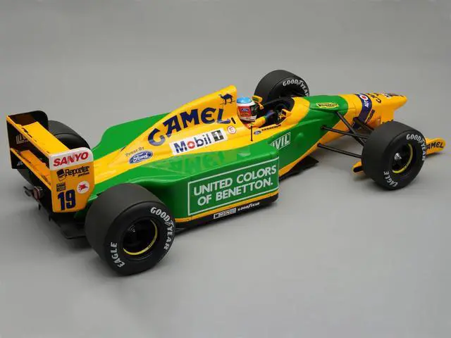 Alt view image 2 of 3 - Benetton B192 #19 Winner F1 "Belgian GP" (1992) "Mythos Series" with Figure and Case 1/18 Model Car by Tecnomodel