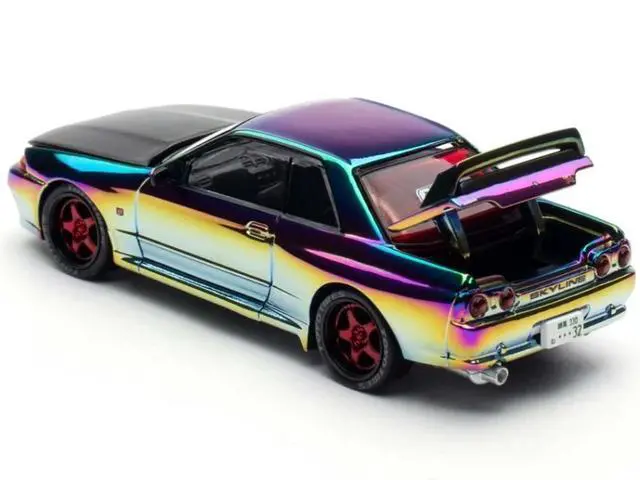 Alt view image 3 of 6 - Skyline GT-R (BNR32) RHD Chameleon Chrome with Carbon Hood "APA XPO 2025 Exclusive" 1/64 Diecast Model Car by Pop Race