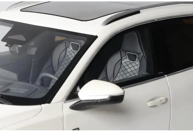 Alt view image 3 of 7 - 2024 Volkswagen Tiguan E Tsi R-Line Oryx White Pearl Limited Edition to 999 pieces Worldwide 1/18 Model Car by Otto Mobile