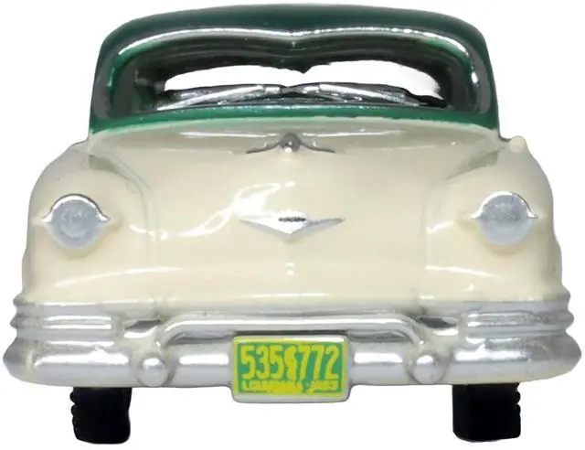Alt view image 4 of 6 - 1953 Kaiser Manhattan Stardust Ivory with Jade Green Metallic Top 1/87 (HO) Scale Diecast Model Car by Oxford Diecast