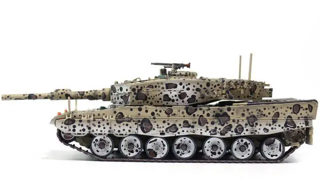 Alt view image 2 of 6 - Leopard 2A4 Main Battle Tank "Jaguar Scheme" Austrian Army "Armor Premium" Series 1/72 Diecast Model by Panzerkampf
