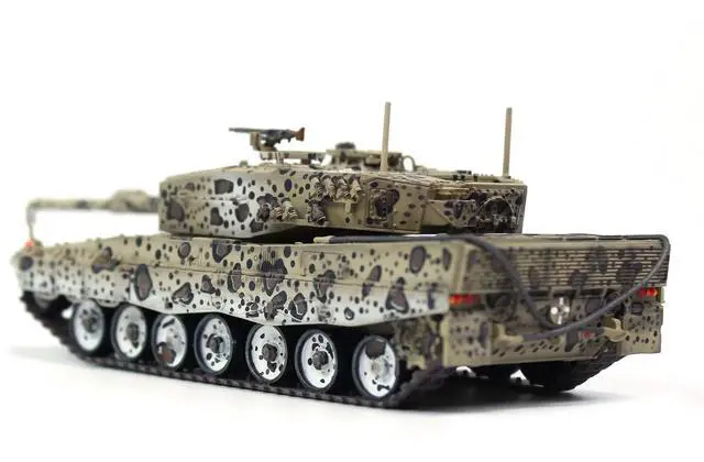 Alt view image 3 of 6 - Leopard 2A4 Main Battle Tank "Jaguar Scheme" Austrian Army "Armor Premium" Series 1/72 Diecast Model by Panzerkampf