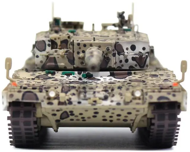 Alt view image 4 of 6 - Leopard 2A4 Main Battle Tank "Jaguar Scheme" Austrian Army "Armor Premium" Series 1/72 Diecast Model by Panzerkampf