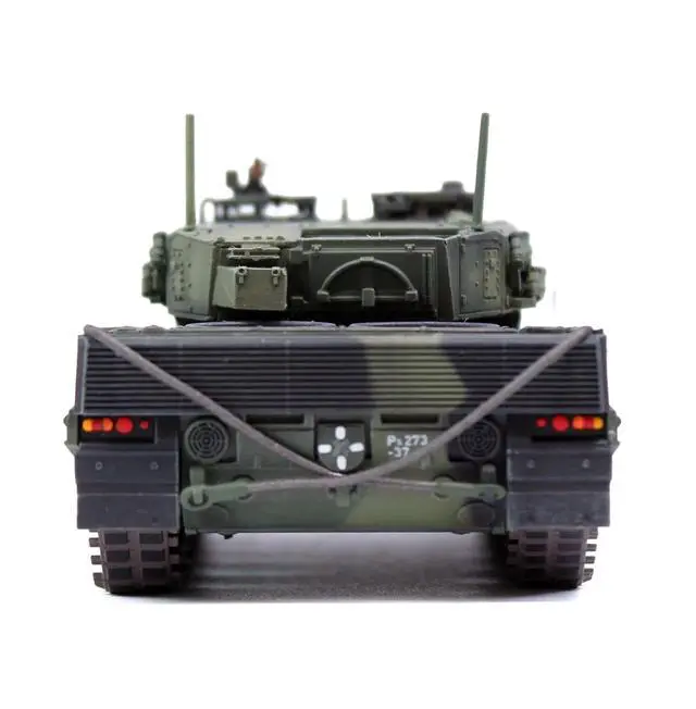 Alt view image 5 of 6 - Leopard 2A4 Main Battle Tank "Finland" Finnish Army "Armor Premium" Series 1/72 Diecast Model by Panzerkampf