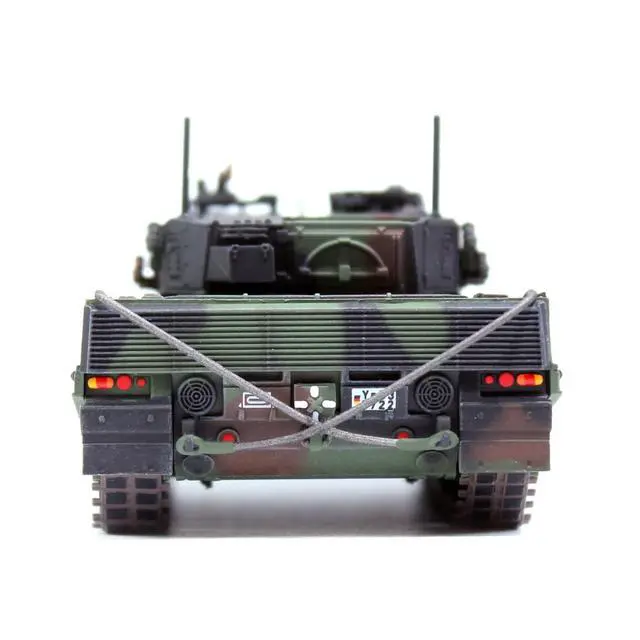 Alt view image 4 of 6 - Leopard 2A4 Main Battle Tank "West Germany" (1988) West German Army "Armor Premium" Series 1/72 Diecast Model by Panzerkampf