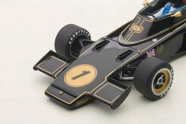 Alt view image 3 of 4 - Lotus 72E 1973 Emerson Fittipaldi #1 with Driver Figure in Cockpit 1/18 Model Car by Autoart