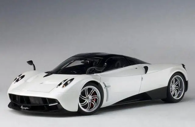 Main image of Pagani Huayra White 1/12 Model Car by Autoart
