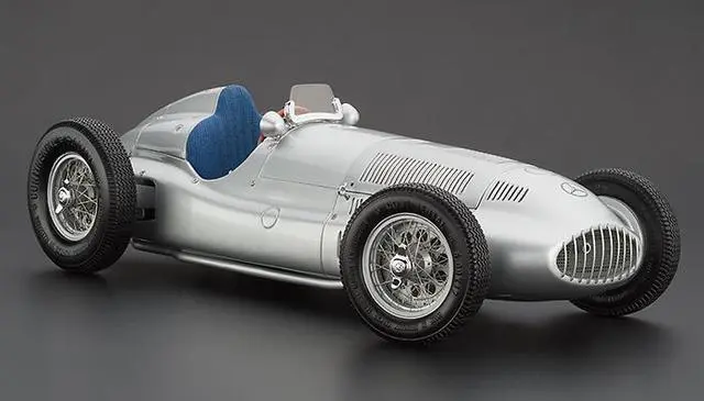 k*9様 CMC 1/18 MERCEDES W165 1939 1939 MERCEDES W 165 SILVER 1/18 DIECAST MODEL CAR BY CMC 018