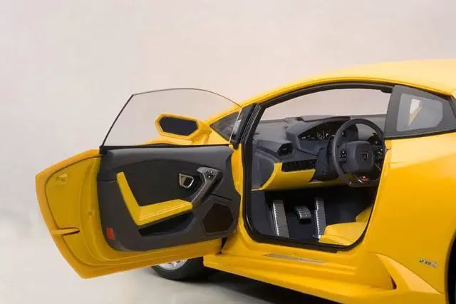 Alt view image 3 of 4 - Lamborghini Huracan LP610-4 Giallo Horus/Matt Yellow 1/12 Model Car by Autoart