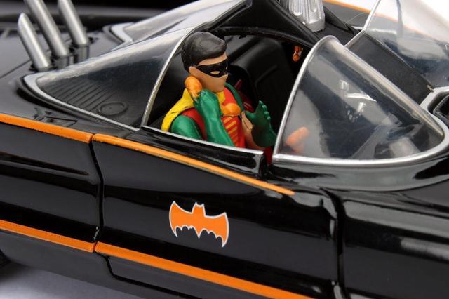 Batmobile Classic TV Séries + Figurine Batman Jada collection