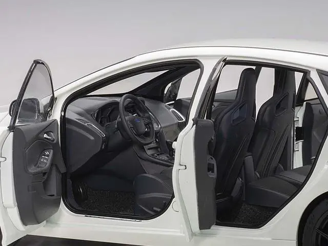 Alt view image 3 of 6 - 2016 Ford Focus RS Frozen White 1/18 Model Car by Autoart