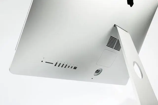 Alt view image 2 of 3 - Apple iMac 27 Inch Retina 5K - i5 3.2GHz 16GB 512GB SSD