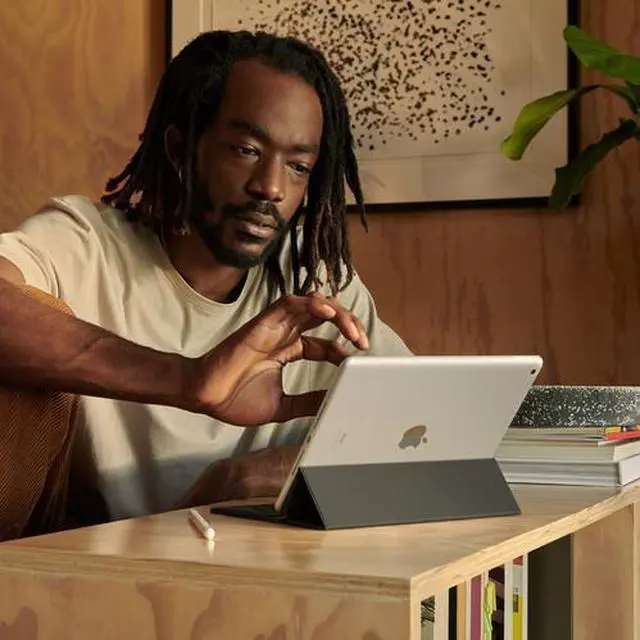 Alt view image 6 of 6 - Apple 10.2" iPad (9th Gen, 256GB, Wi-Fi Only, Space Gray) - Refurbished Very Good Condition