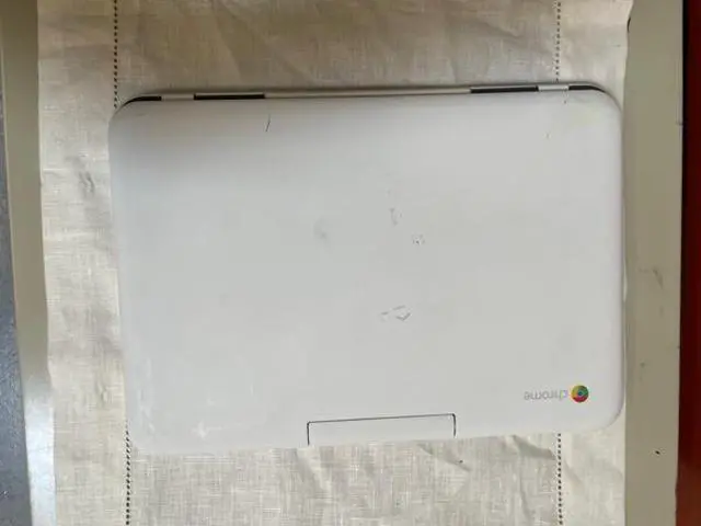 Alt view image 5 of 5 - eduGear Chromebook 11-6-inch M6 4GB RAM 16GB SSD - White