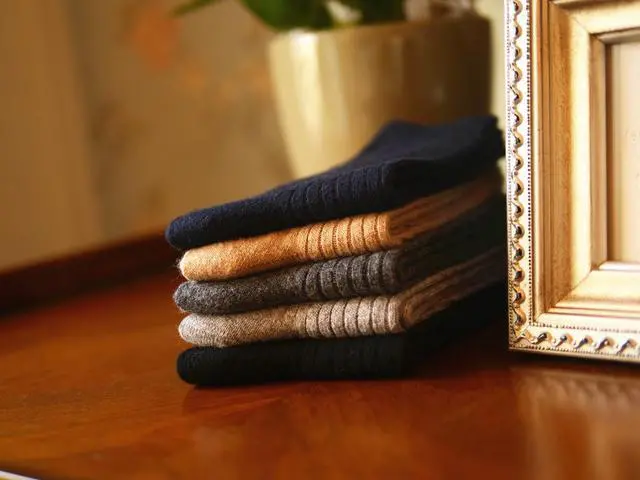 Alt view image 2 of 4 - Lian LifeStyle Men's 3 Pairs Wool Crew Socks Sweat Absorbent- Great Activewear For Fun Sports, all Season & Weather HR16113 Size 6-9-(Random Color)