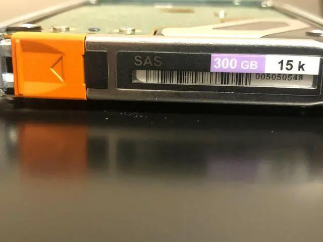 Alt view image 2 of 2 - (NOT FOR HOME PC!) 005050548 EMC 300-GB 6G 15K 2.5 SAS HDD W/TRAY