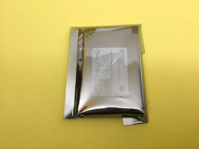 Alt view image 3 of 4 - MZ-QLB9600 Samsung PM983 Series 960GB 2.5" PCIe Gen3 SSD MZQLB960HAJR - OEM