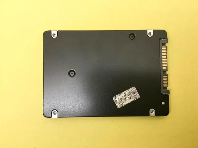 Alt view image 2 of 4 - Samsung PM883 Series 7.68TB SATA 6Gbps 2.5" Internal SSD MZ-7LH7T60 - OEM
