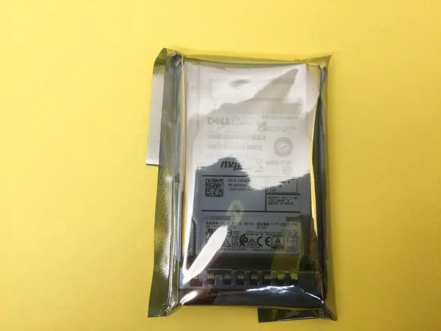 Main image of 8082N Dell 960GB PCIe 4.0 NVMe Read Intensive 2.5" U.2 SSD KCD7XRUG960G New