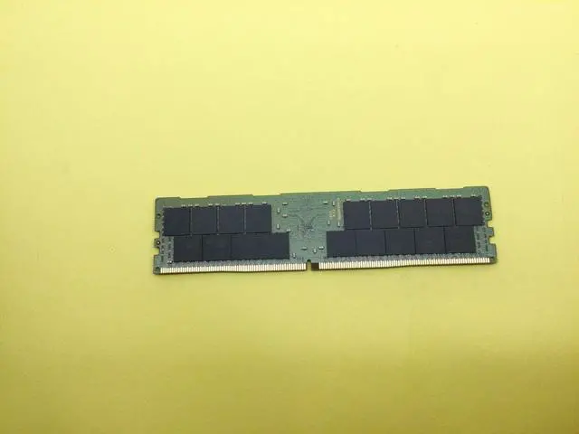 Alt view image 2 of 3 - 4ZC7A08731 Lenovo 256GB 2S4Rx4 PC4-2933Y RDIMM Server Memory M393ABG40M5B-CYF