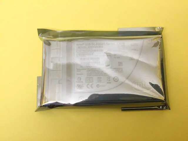 Alt view image 3 of 3 - SUN 7093848 Intel DC P3605 1.6TB NVMe PCIe 2.5'' SSD 7302552 SSDPE2ME016T4S