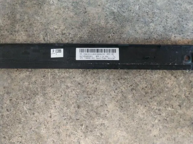 Alt view image 4 of 4 - OEM HP ProBook 650 G1 LCD Front Bezel 838690-001 6070B0685901 with Webcam hole