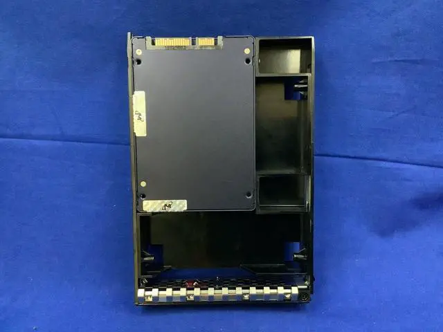 Alt view image 3 of 3 - P07934-B21 HPE 1.92TB SATA 6G MIXED USE LFF LPC SM883 SSD P08696-001 P07444-003