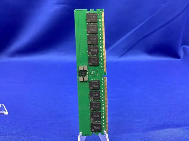 Alt view image 5 of 6 - HMCG88AGBRA193N HYNIX 32GB (1X32GB) 2Rx8 PC5-5600B EC8 RDIMM MEMORY