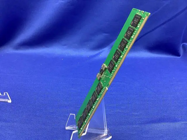 Alt view image 3 of 6 - HMCG88AGBRA193N HYNIX 32GB (1X32GB) 2Rx8 PC5-5600B EC8 RDIMM MEMORY
